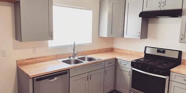 Primary Photo - Courtyard II