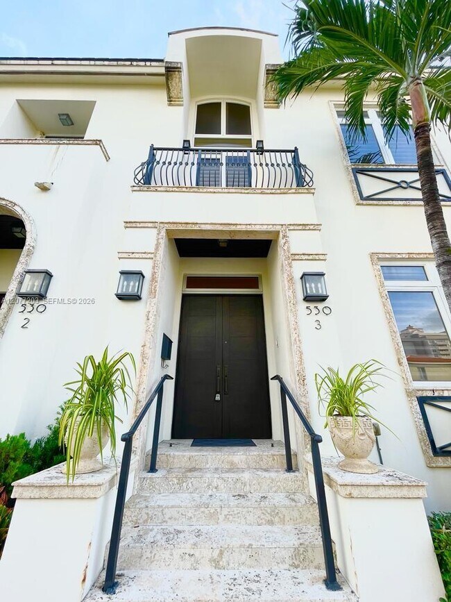 Building Photo - 530 Valencia Ave