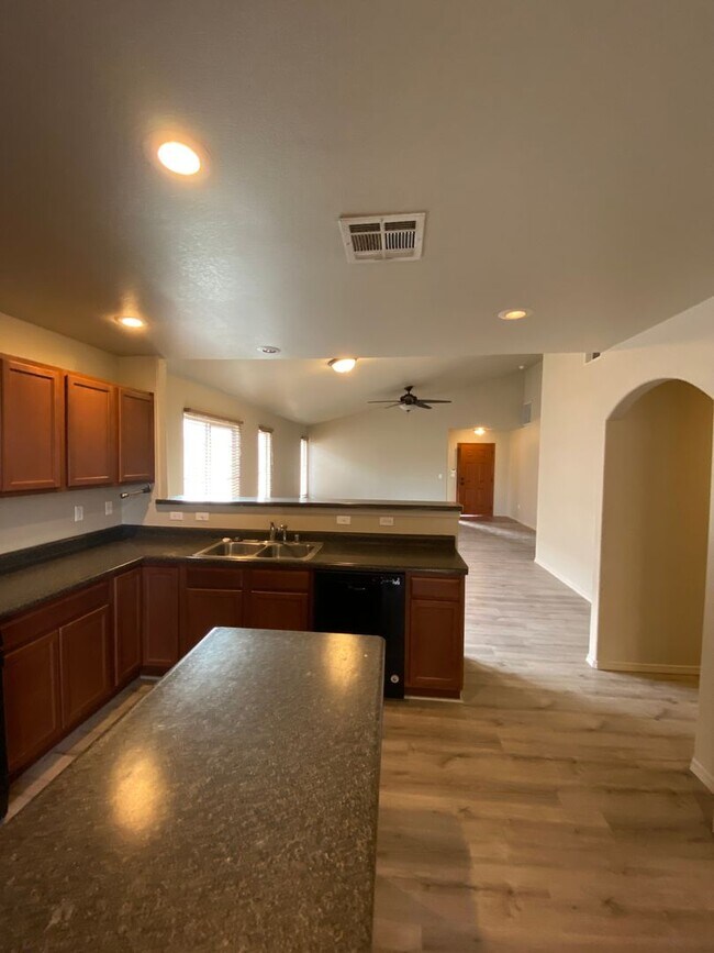 Building Photo - spacious 4 bedroom home in legends west