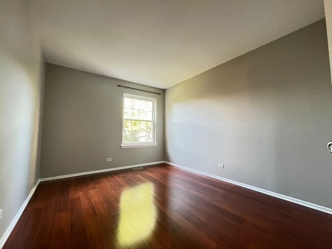 Building Photo - 150 White Branch Ct N