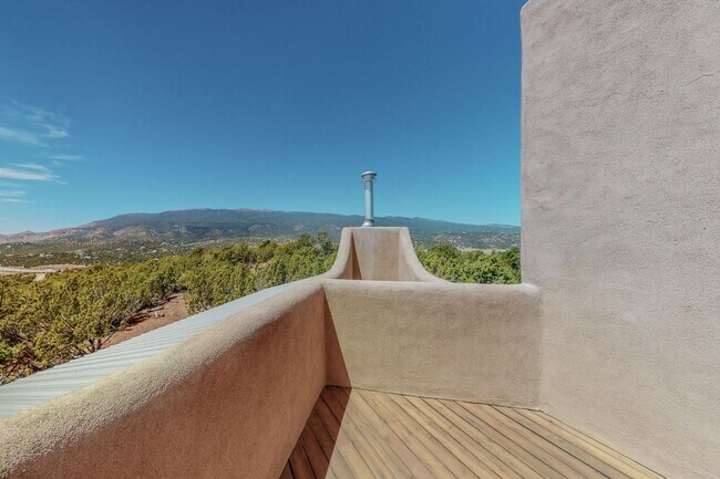 Building Photo - Views! Beautiful 3 bedroom mountain retrea...