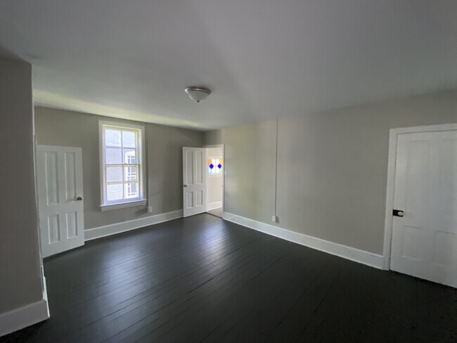 Building Photo - 429 S 2nd St