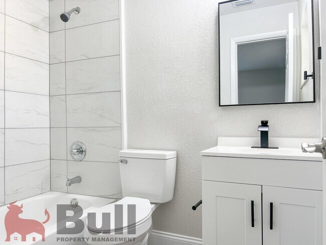 Building Photo - 4438 Weldon Pl