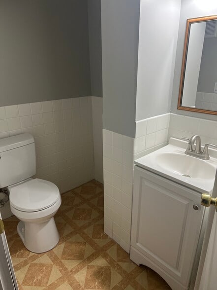 down stairs bathroom - 6435 Myron Ave