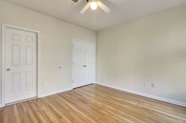 Building Photo - 704 Clinton St