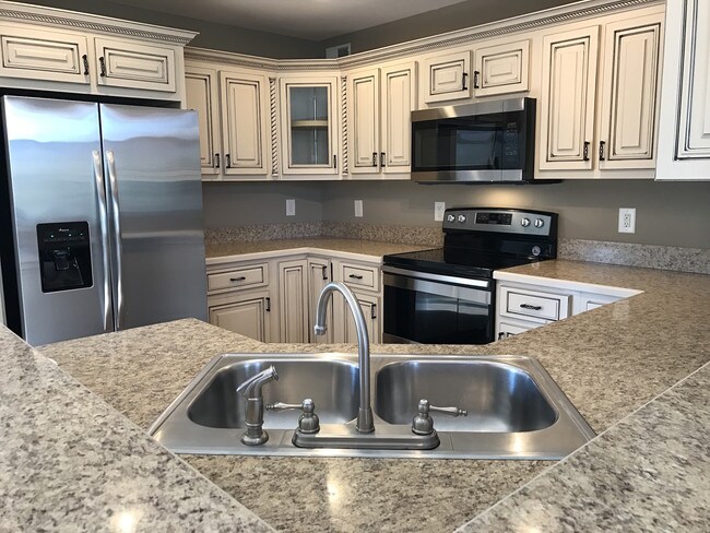 Building Photo - 3564 Drake Rd