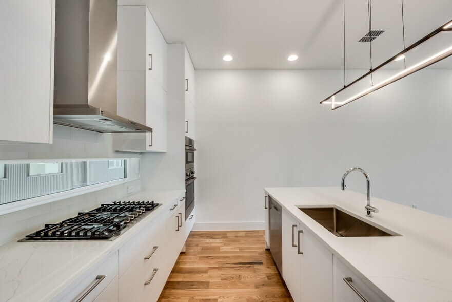 Building Photo - 1906 Annex Ave