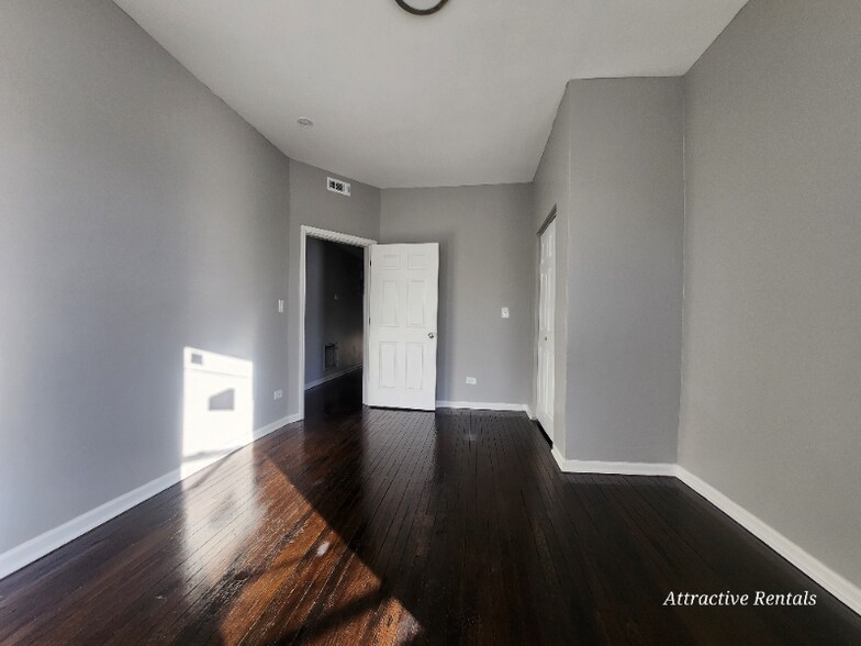 Building Photo - 3658 S Indiana Ave