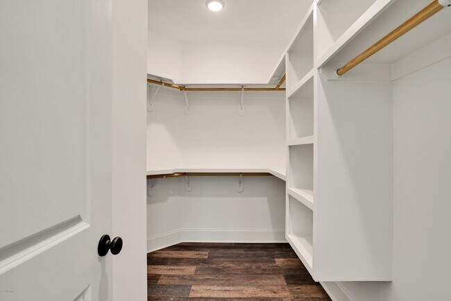 Building Photo - Summerhouse on Everett Bay Home Available!