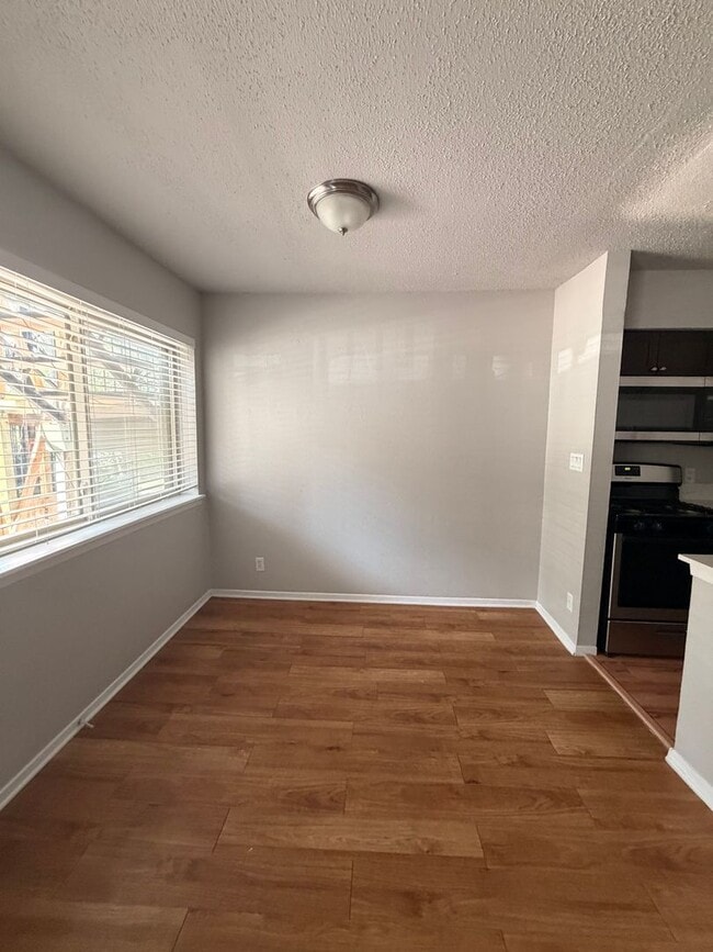 Building Photo - 1bed/1bath condo in 78704