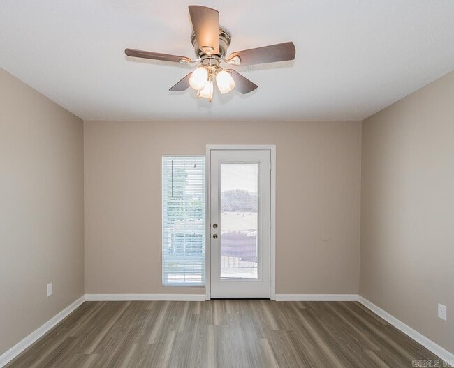 Building Photo - 1576 Skyline Dr