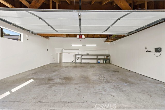 Building Photo - 665 Temple Hills Dr