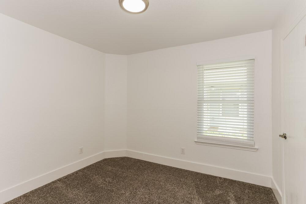 Building Photo - 1725 Vineridge Ln