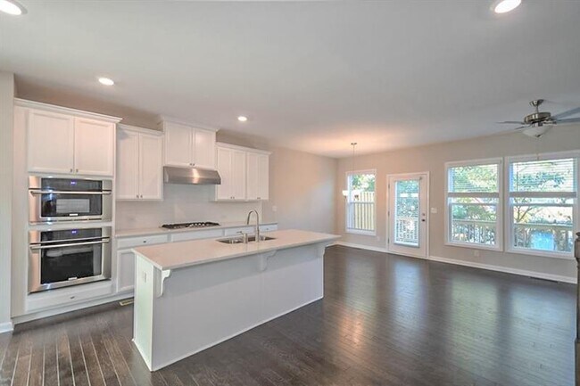 Building Photo - 2501 Ashford Oaks Dr