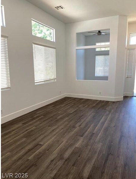 Building Photo - Single story home in gated community!