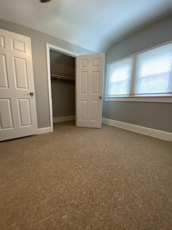 Building Photo - 3011 Glenmore Ave