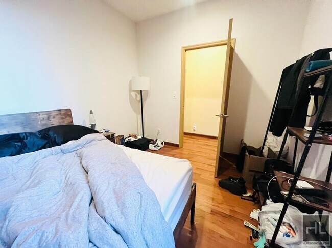 Building Photo - Your 3 Bedroom Apartment W/ Exposed Brick ...