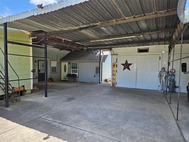 Building Photo - 6940 Hemlock St