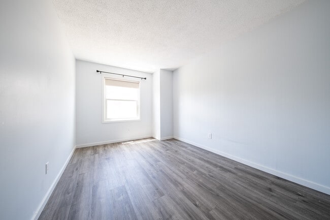 Building Photo - 4108 S Meadowlark Rd