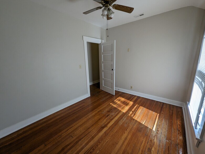 Building Photo - 341 Park Dr