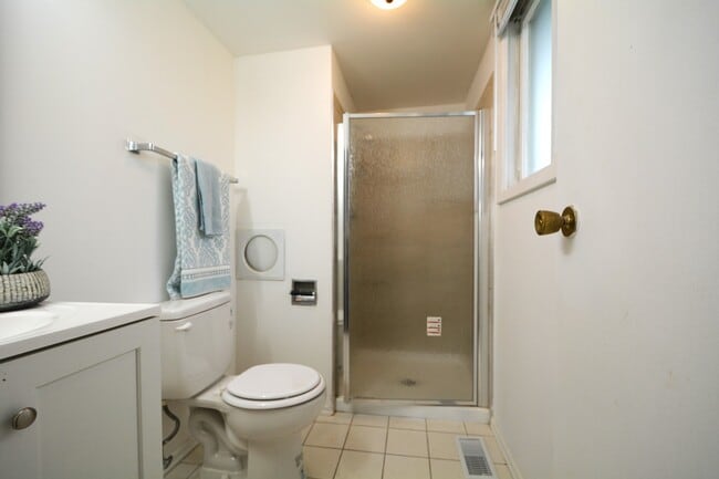 Building Photo - 1360 Devonshire Ln
