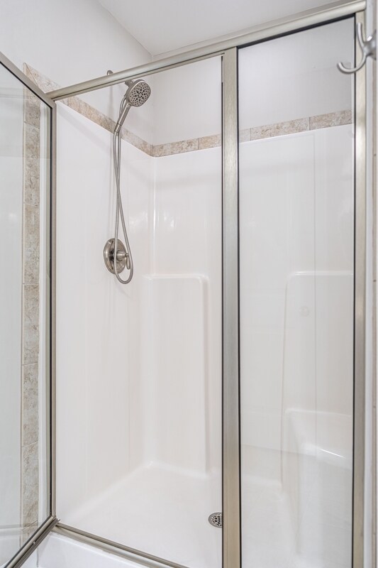 Building Photo - 135 Almond Dr