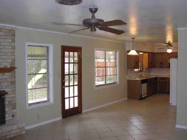 Building Photo - 2007 Oakglen Dr
