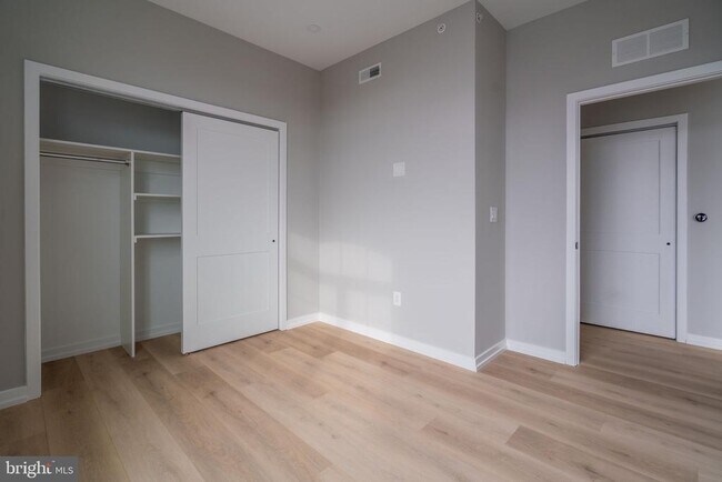 Building Photo - 2401 Washington Ave