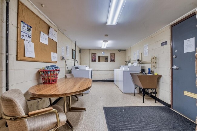 Building Photo - 5450 N Winthrop Ave