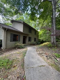 Building Photo - Fairview home 4 bedroom 3 1/2 bathroom home