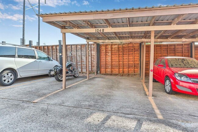 Building Photo - 104 Lakeview Terrace