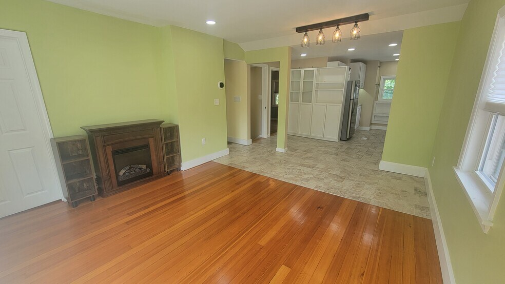 Building Photo - 54 Bolton St