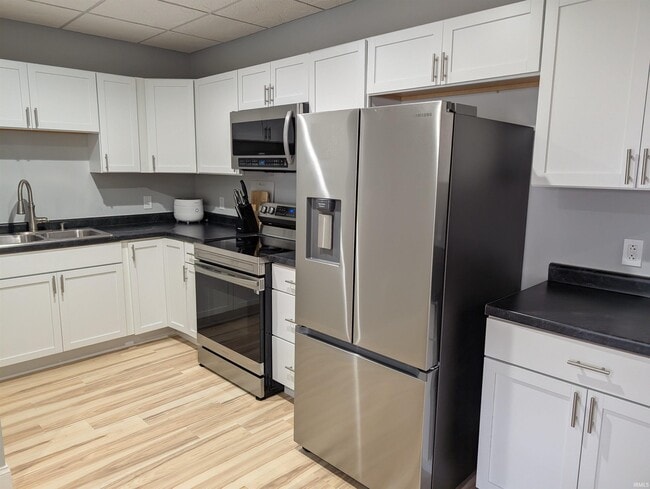 Building Photo - 300 N Union St