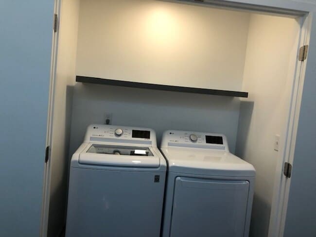Building Photo - 2 Bedroom Condo in the Confluence!