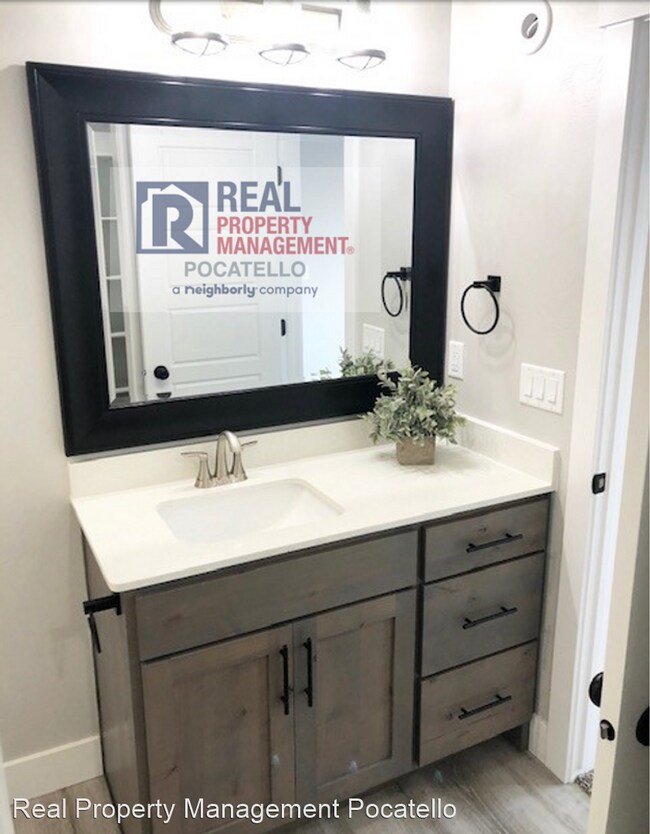 Building Photo - 3 br, 2.5 bath House - 159 Park Lawn #7