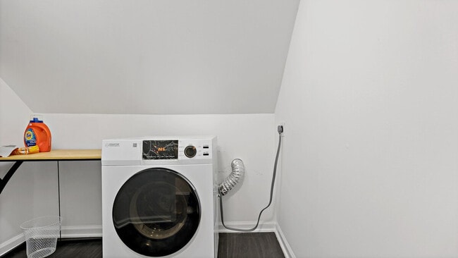 Building Photo - 5545 Davey St