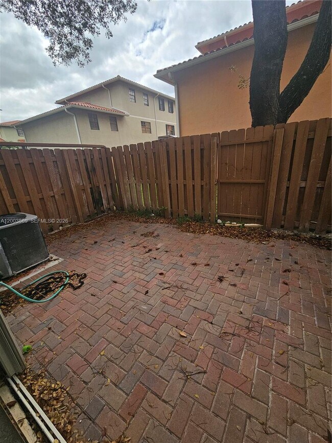 Building Photo - 9846 Hammocks Blvd