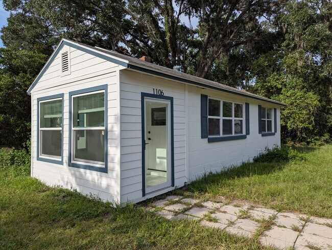 Primary Photo - 1106 NE 10th Pl
