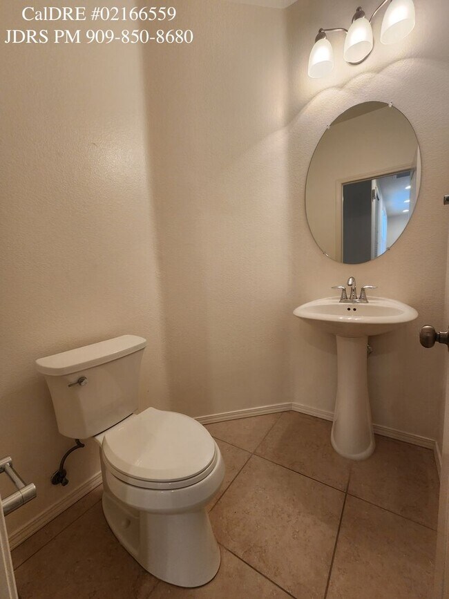 Building Photo - Eastvale 3 Bedroom Home