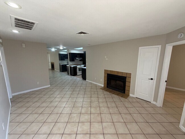 Building Photo - 4820 N 89th Ave