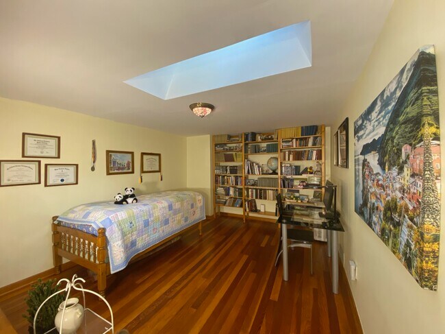 Building Photo - 102 Eaton Dr