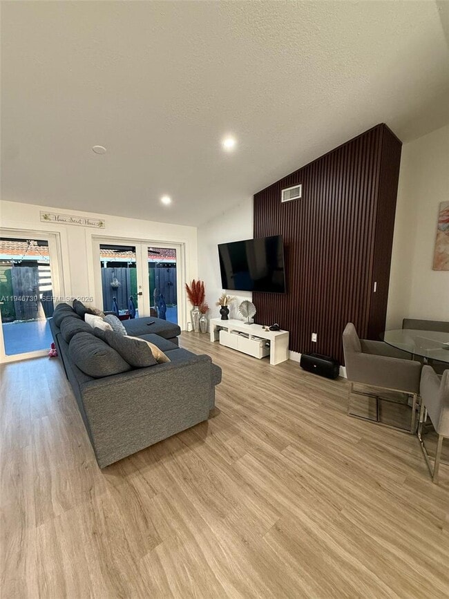 Building Photo - 1040 NW 127th Pl