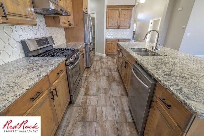 Building Photo - Pet-Friendly 3 Bedroom Home In A Great Neighborhood