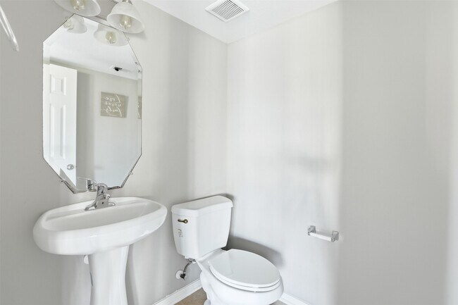 Building Photo - 6802 Claire Brook Dr