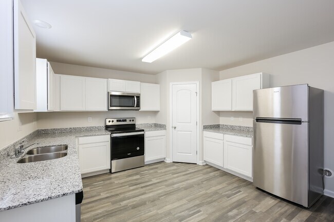Building Photo - 161 Evvalane Dr