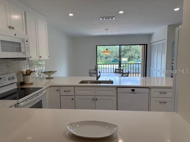 Building Photo - 6120 Country Club Way