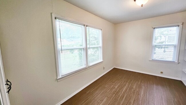 Building Photo - Charming 3/1 in Midwest City-Remodeled