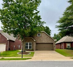 Building Photo - Great location: 3 BRs, 2 BAs, one level & ...