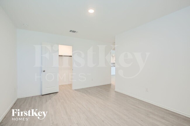 Building Photo - 3921 Far Horizon