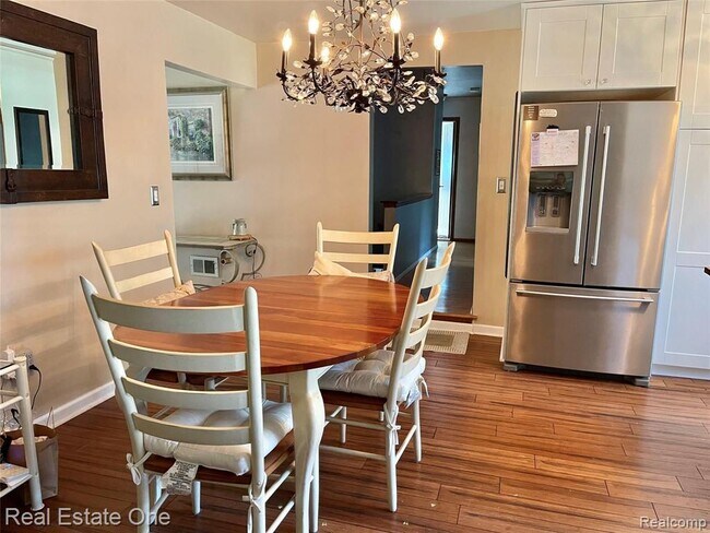 Building Photo - 5255 Folkstone Dr